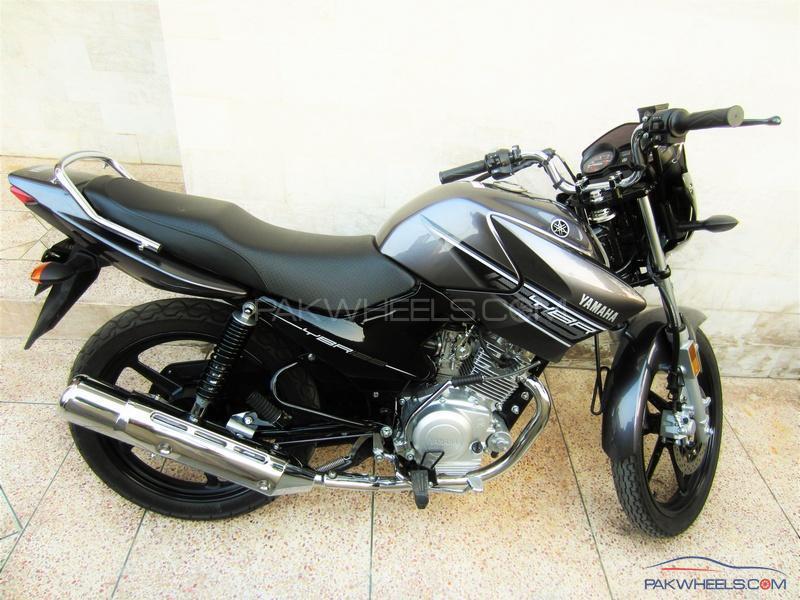 Yamaha YBR 125 - 2015  Image-1
