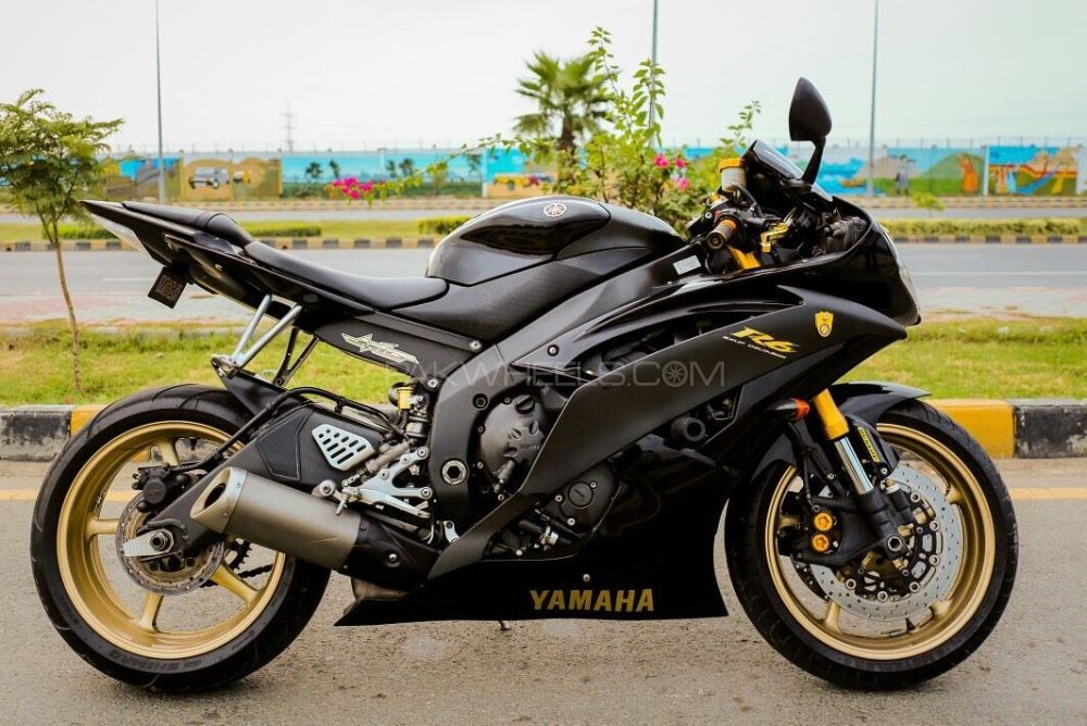 Yamaha r6 красный хром