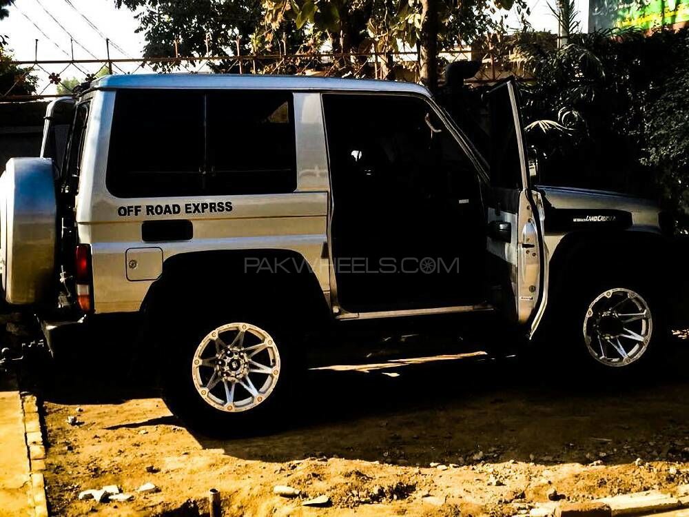 Toyota Land Cruiser - 1991 (MONSTER) Toyota Land Cruiser - 1991 (MONSTER) Image-9