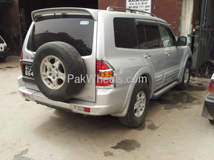 Mitsubishi Pajero - 2001