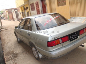 Nissan Sunny - 1992