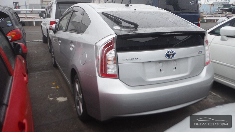 Toyota Prius - 2012  Toyota Prius - 2012  Image-2