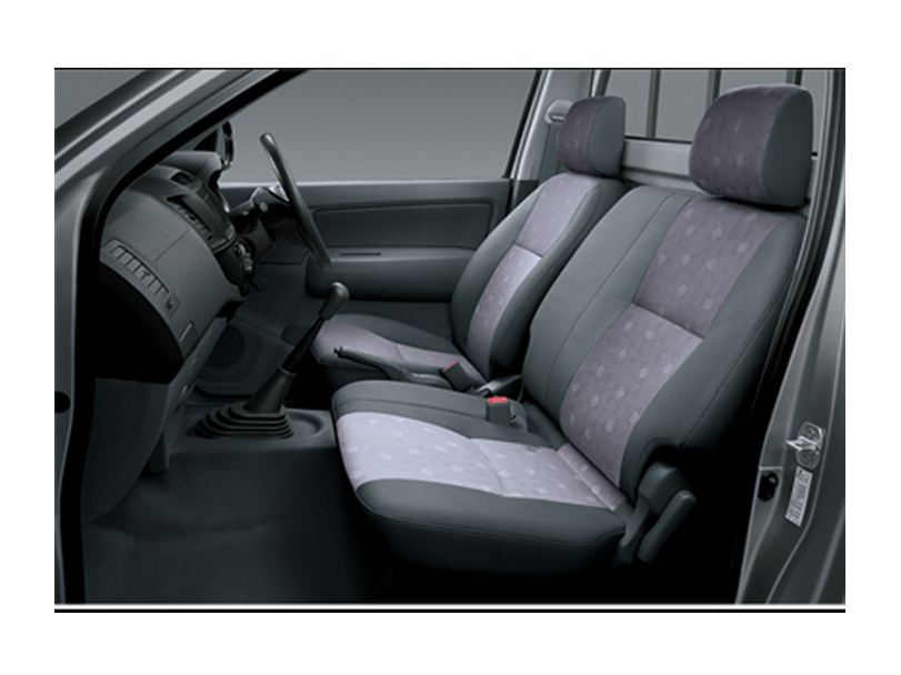 Toyota Hilux 7th Generation (PKDM) Interior 