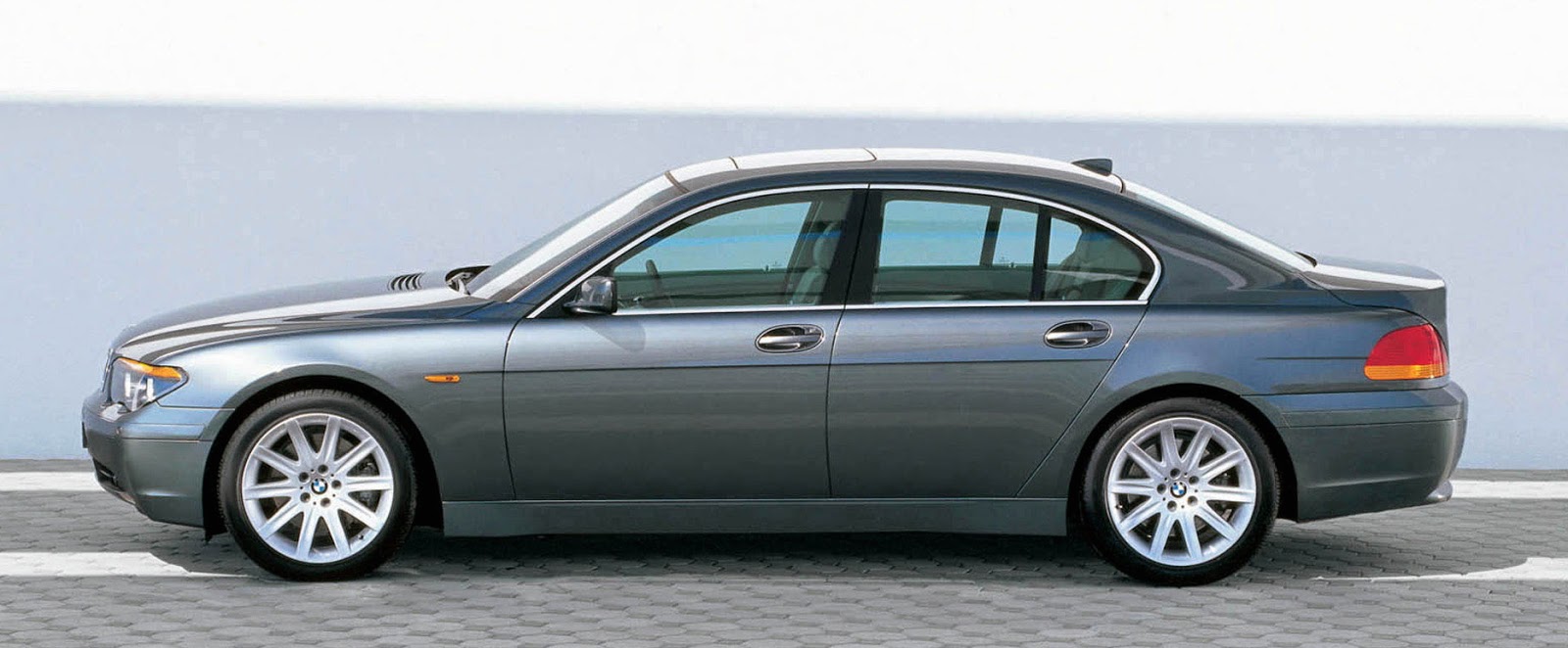 BMW 7 Series 4th (E65) Generation Exterior Side View