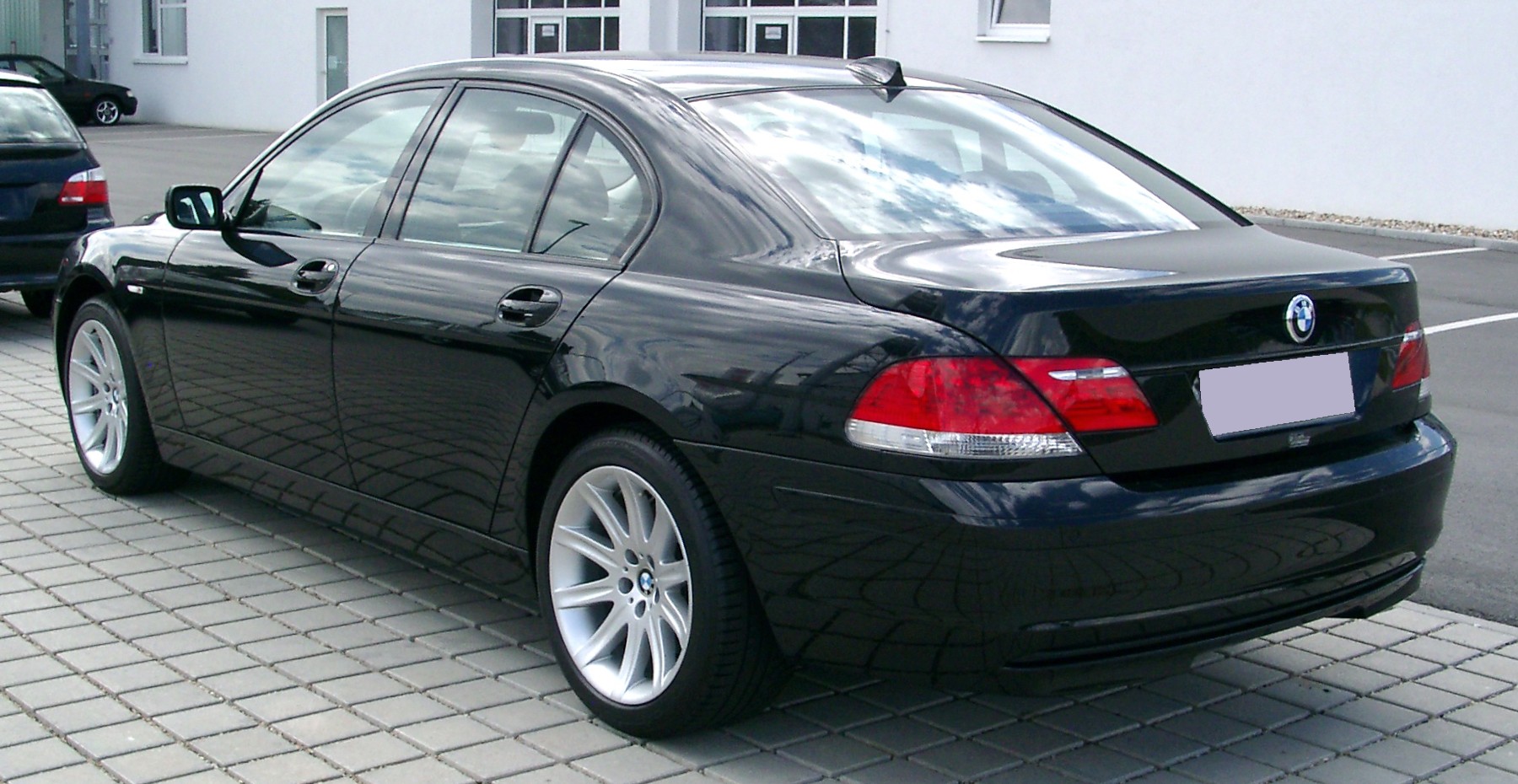 BMW 7 Series 4th (E65) Generation Exterior Rear Side View