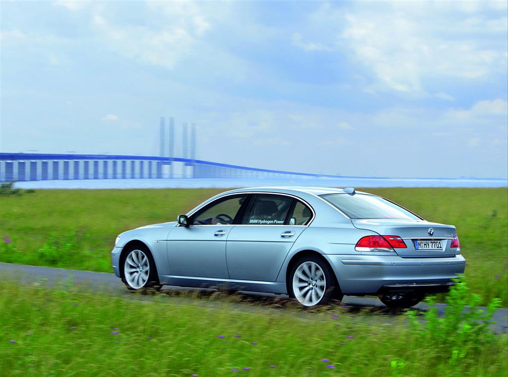 BMW 7 Series 4th (E65) Generation Exterior Rear Side View