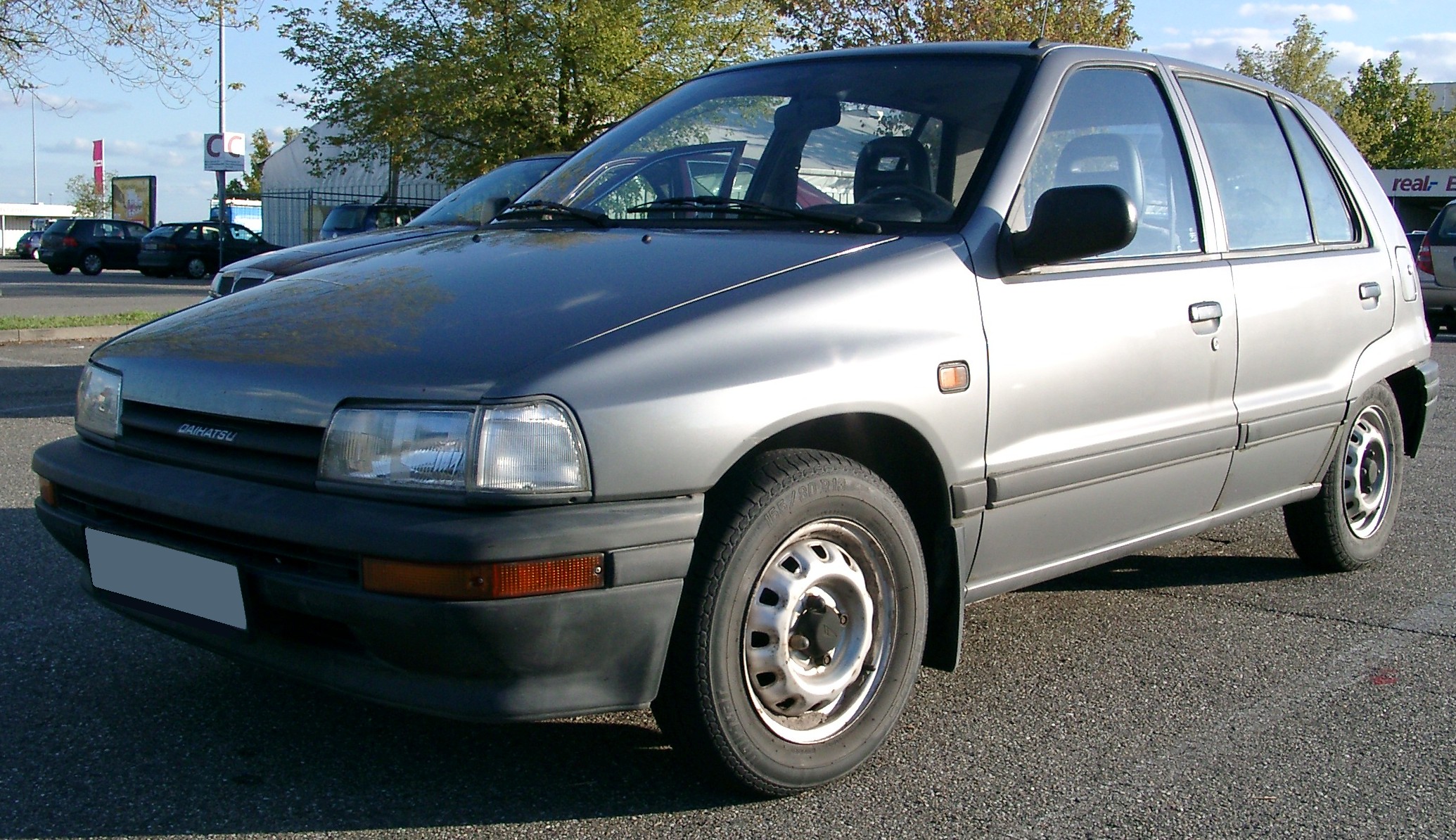 Daihatsu Charade Exterior Front Side View