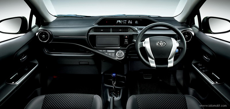 Toyota Aqua Interior Dashboard