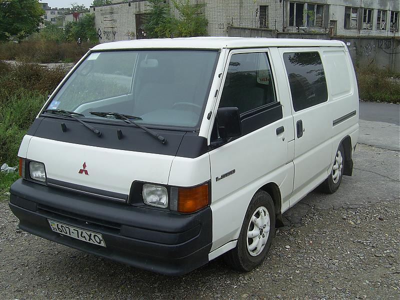 Mitsubishi L300 Exterior Front End