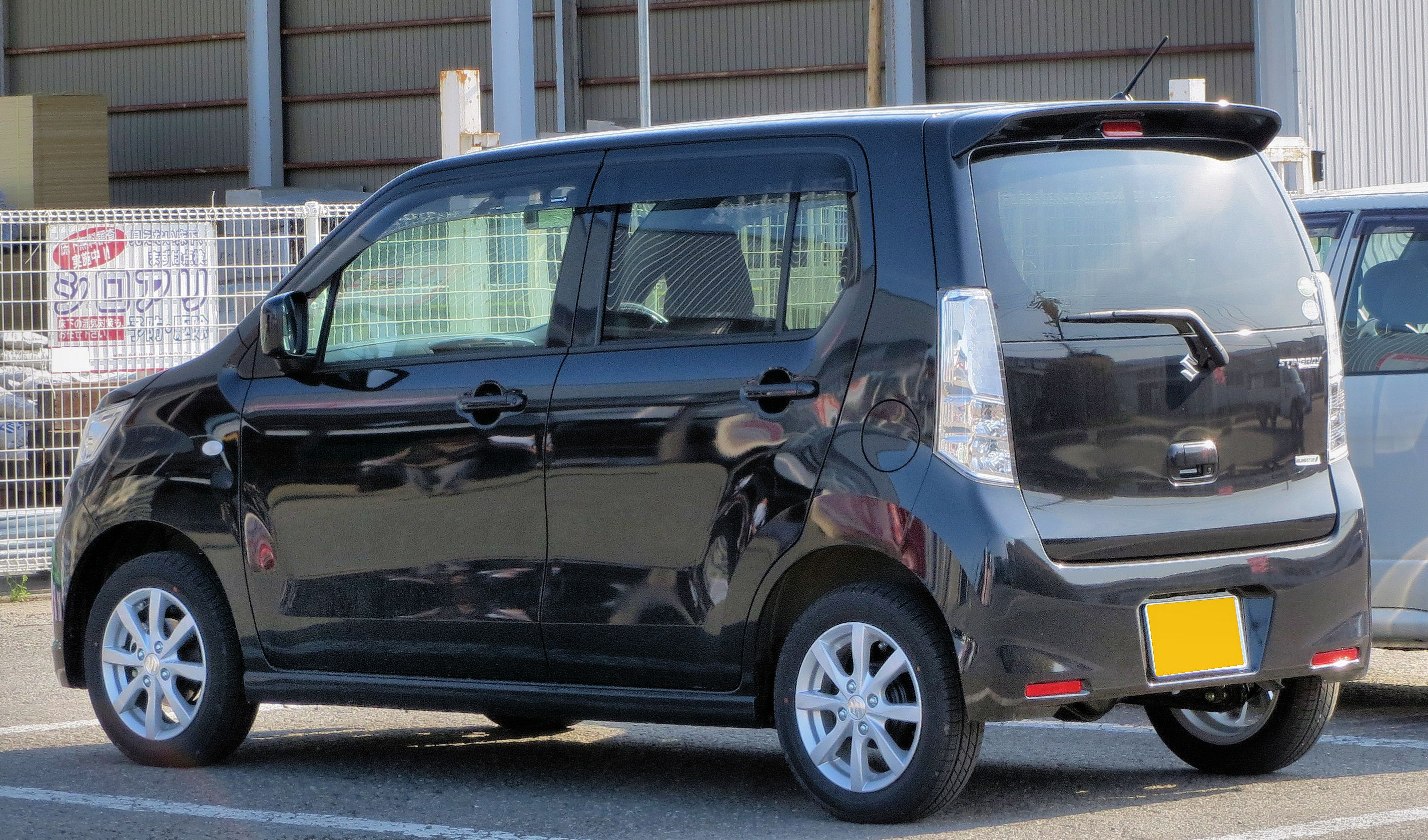 Suzuki Wagon R Exterior Rear Side View