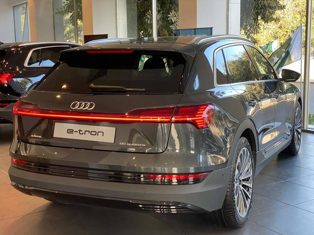 Audi e-tron Exterior Rear profile