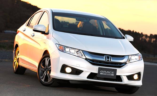 Honda Grace Hybrid Exterior Front Profile
