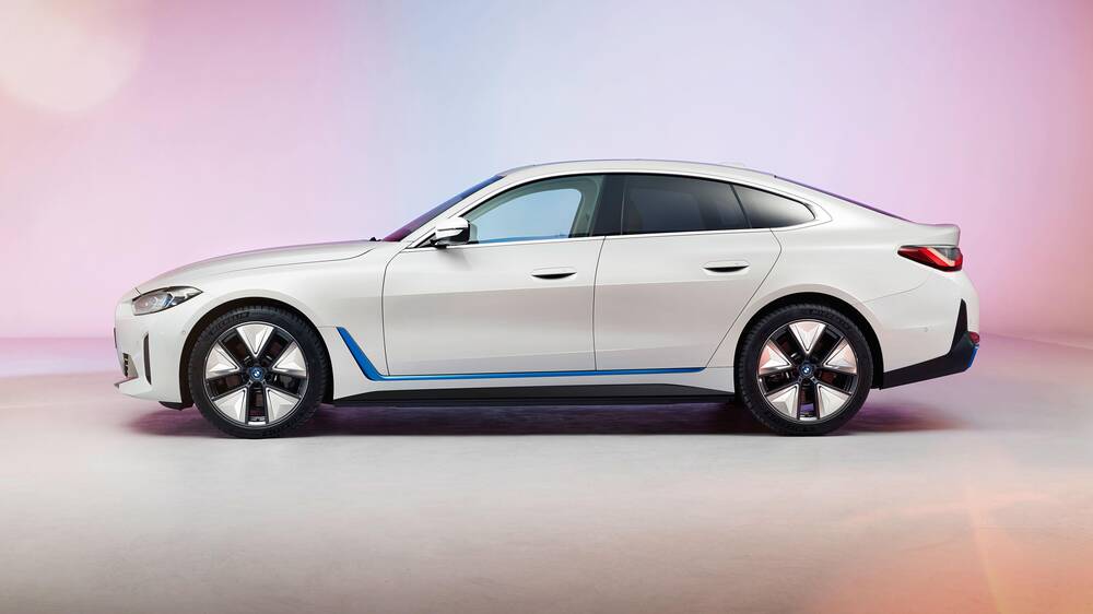 BMW i4 2024 Exterior Side Profile