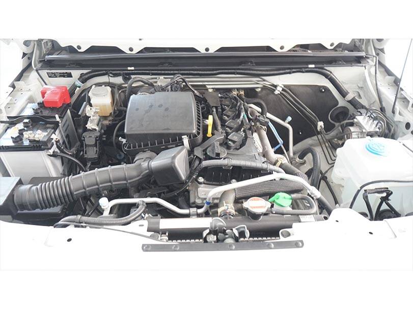 Suzuki Jimny Exterior Engine
