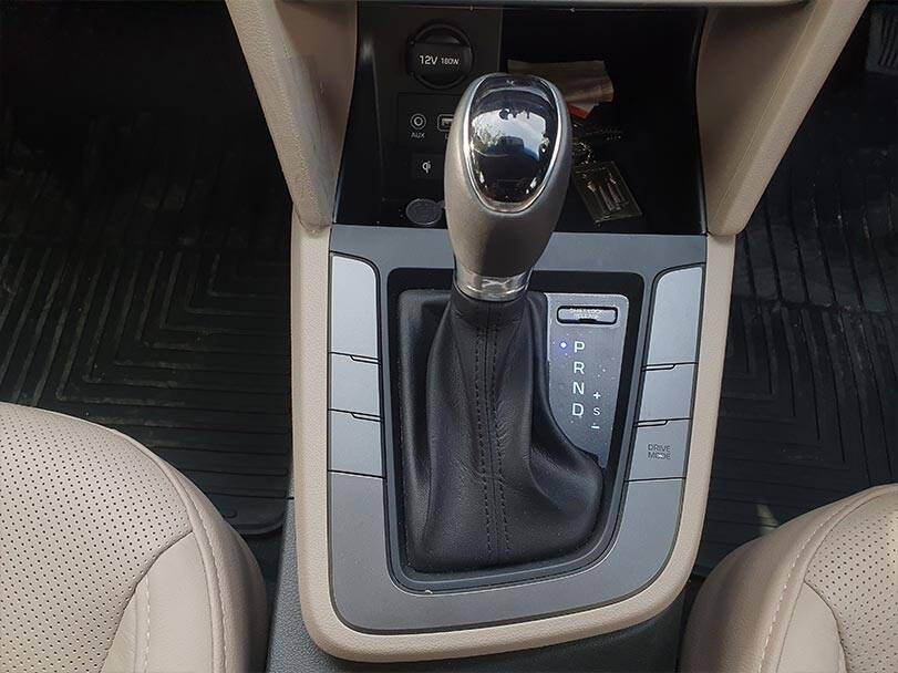 Hyundai Elantra 2024 Interior Console