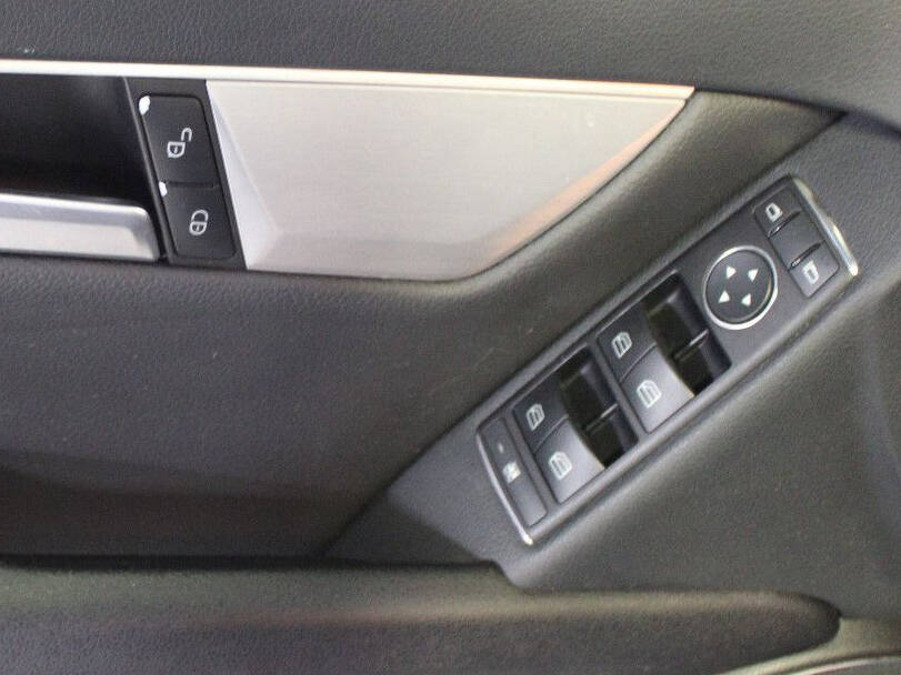 Mercedes Benz C Class Estate Interior 