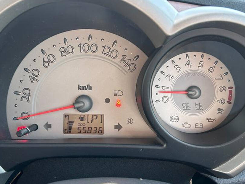 ڈائیہاتسو میرا جینو Interior 