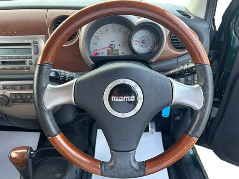 ڈائیہاتسو میرا جینو Interior 