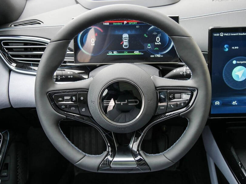بی وائی ڈی سیل 2025 Interior Steering Wheel