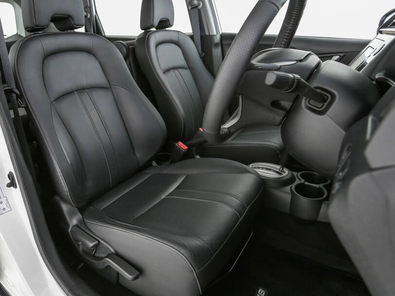 ہونڈا بی آر-وی Interior Front Seats