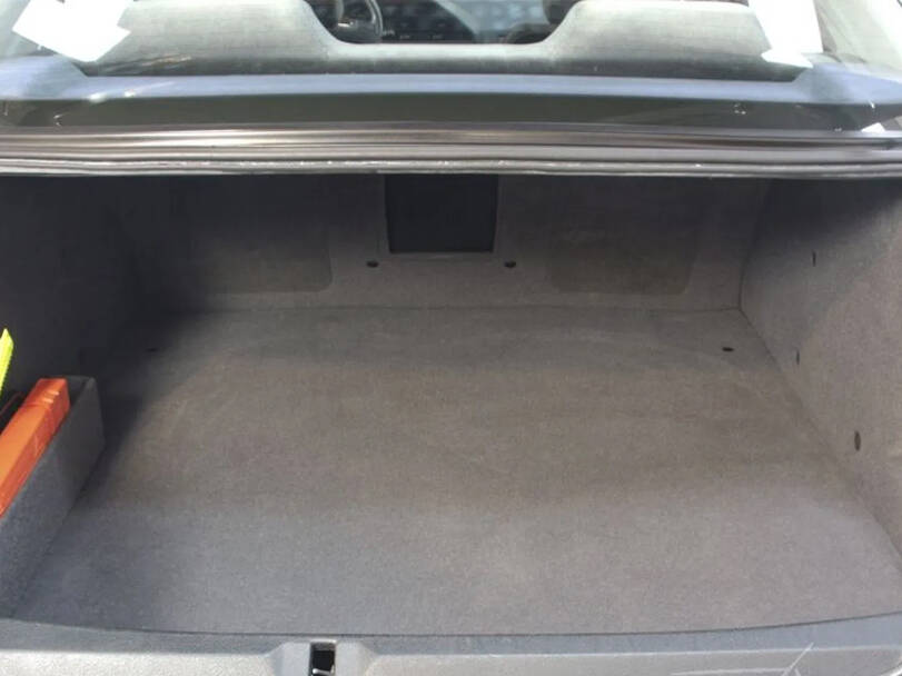 پیوژو 605 Exterior Boot Space