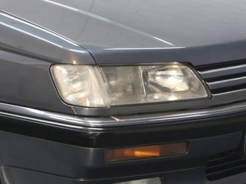 پیوژو 605 Exterior Headlight