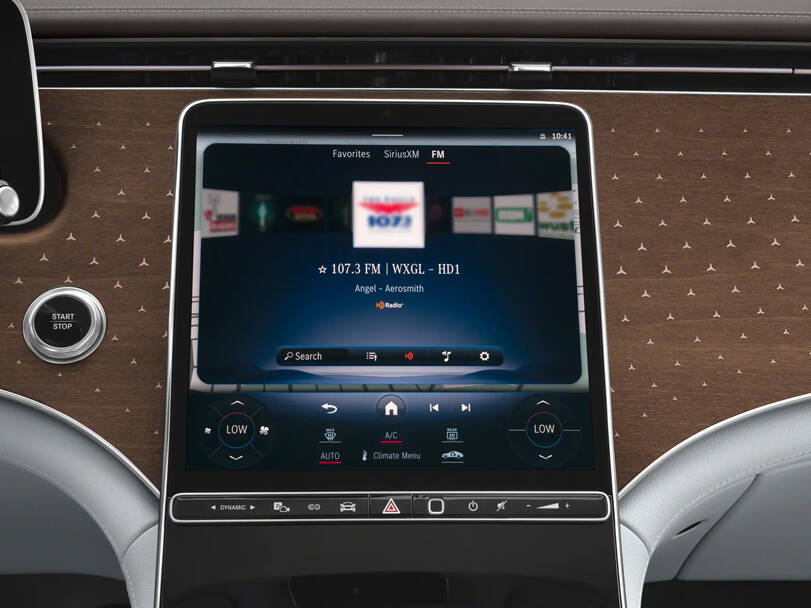 مرسڈیز بینز ای کیو ای Interior Infotainment System